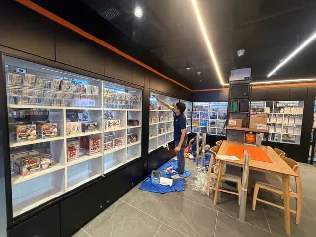 ร้านการ์ดสะสม เมก้าพลาซ่า สะพานเหล็ก — ฟิล์มนิรภัยใส ตู้โชว์